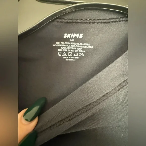 SKIMS Fits Everybody Long Sleeve Dress in Onyx 🖤 - Picture 4 of 4